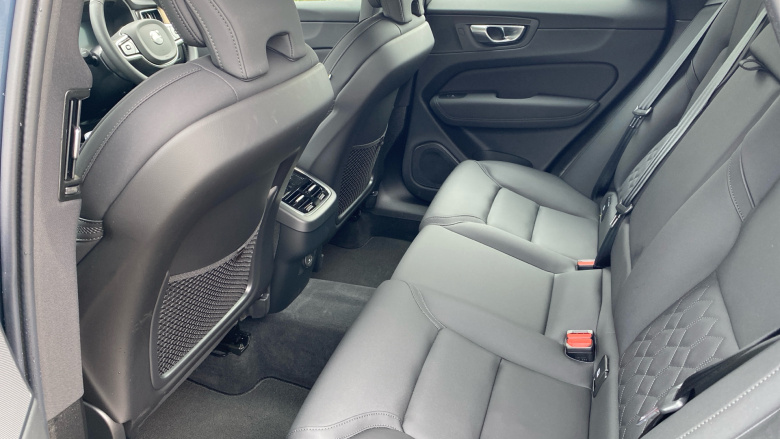 Volvo XC60 2.0 B5P Plus Dark 5dr AWD Geartronic Petrol Estate